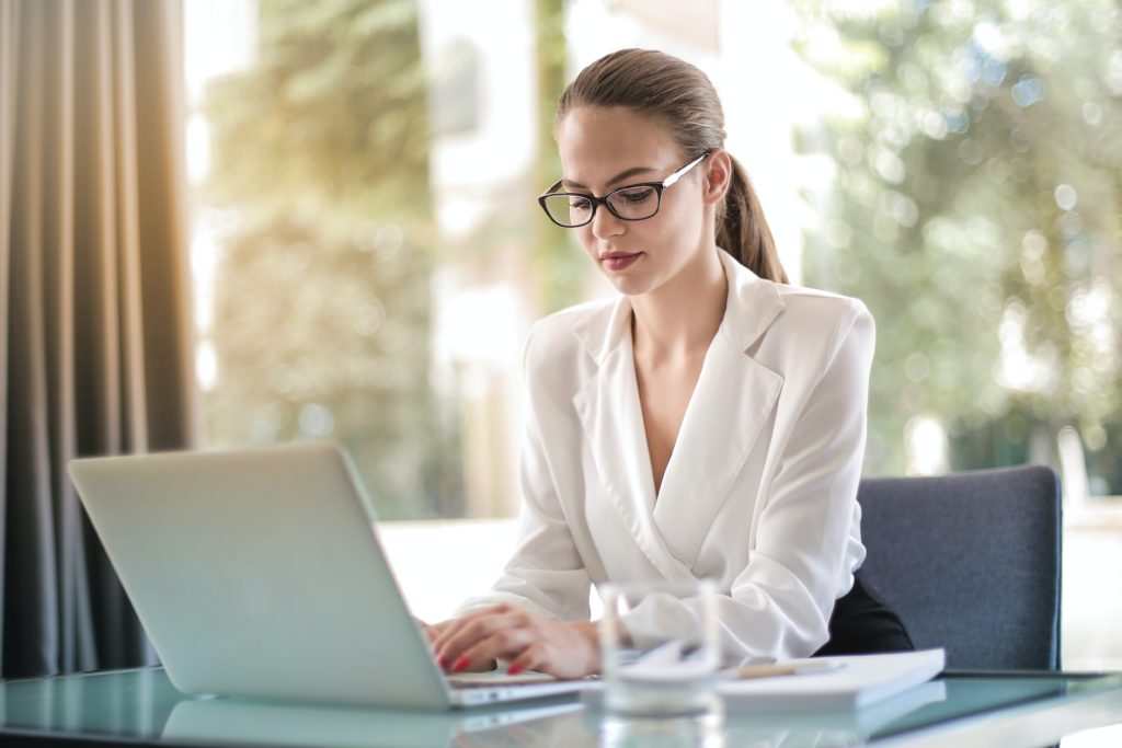 as-empresas-necessitam-de-uma-secretária-executiva-2